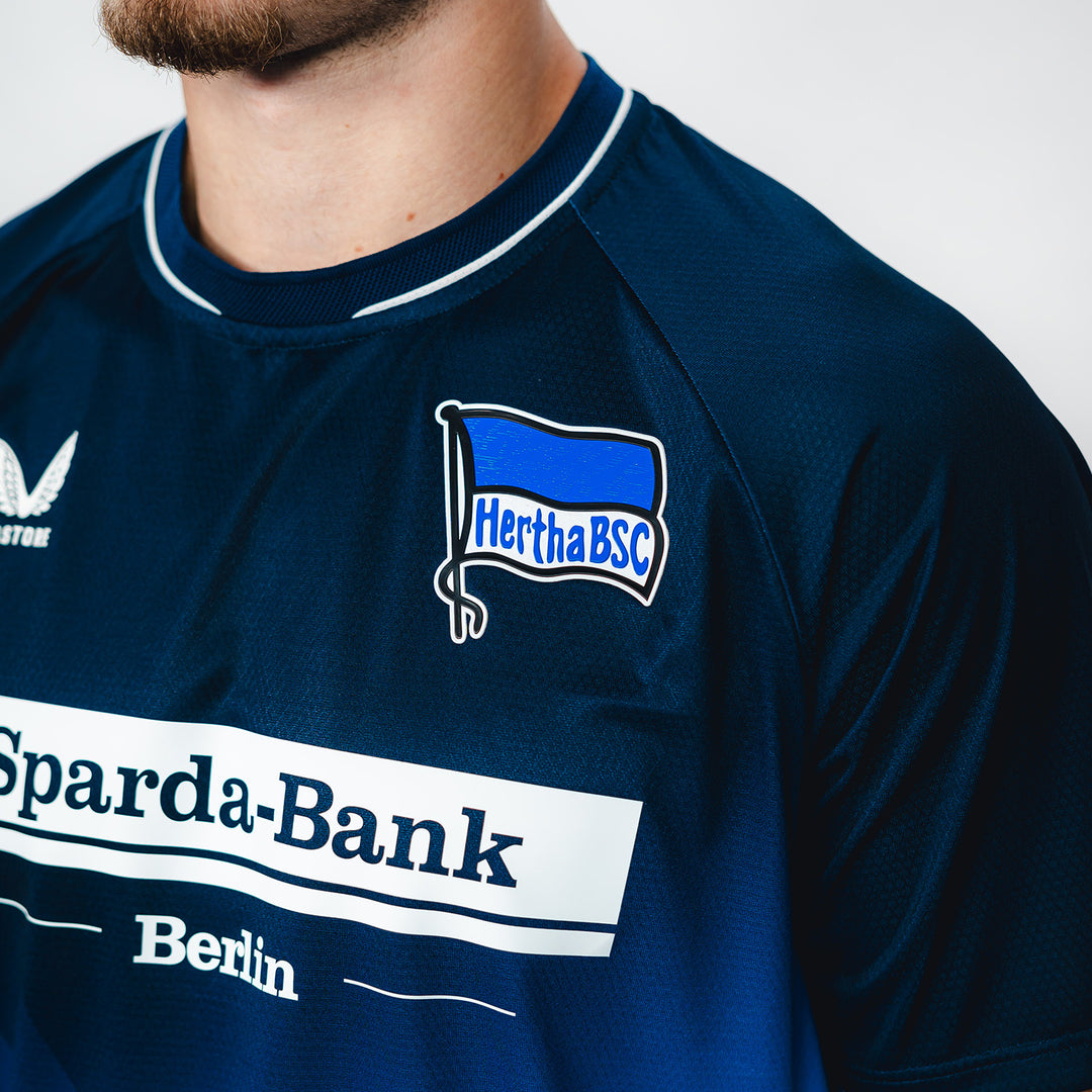 Hertha BSC Auswärtstrikot Pro 26/27 Detail Fahne