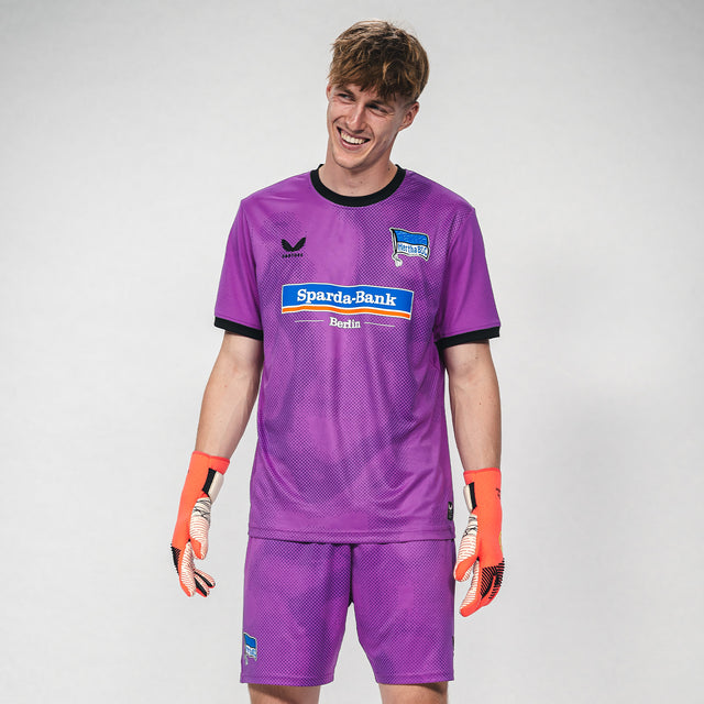 Hertha Torwarttrikot 26/27 violett kurzarm mit Tim Goller