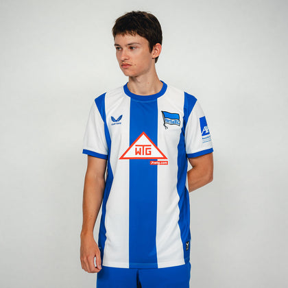Hertha Heimtrikot 26/27 Frauen an Model