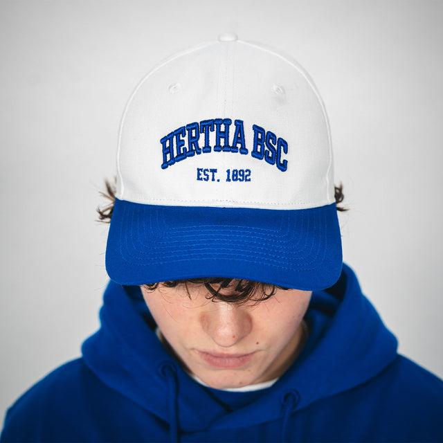 Hertha Cap College Vorderansicht