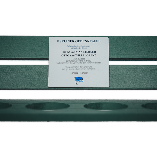 Hertha Gründungsbank mit Schnapsgläsern Detail Gedenktafel