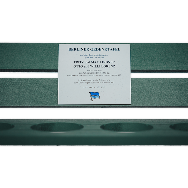 Hertha Gründungsbank mit Schnapsgläsern Detail Gedenktafel