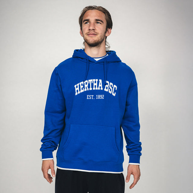Hertha Hoodie College Blau an Sebastian Weiland