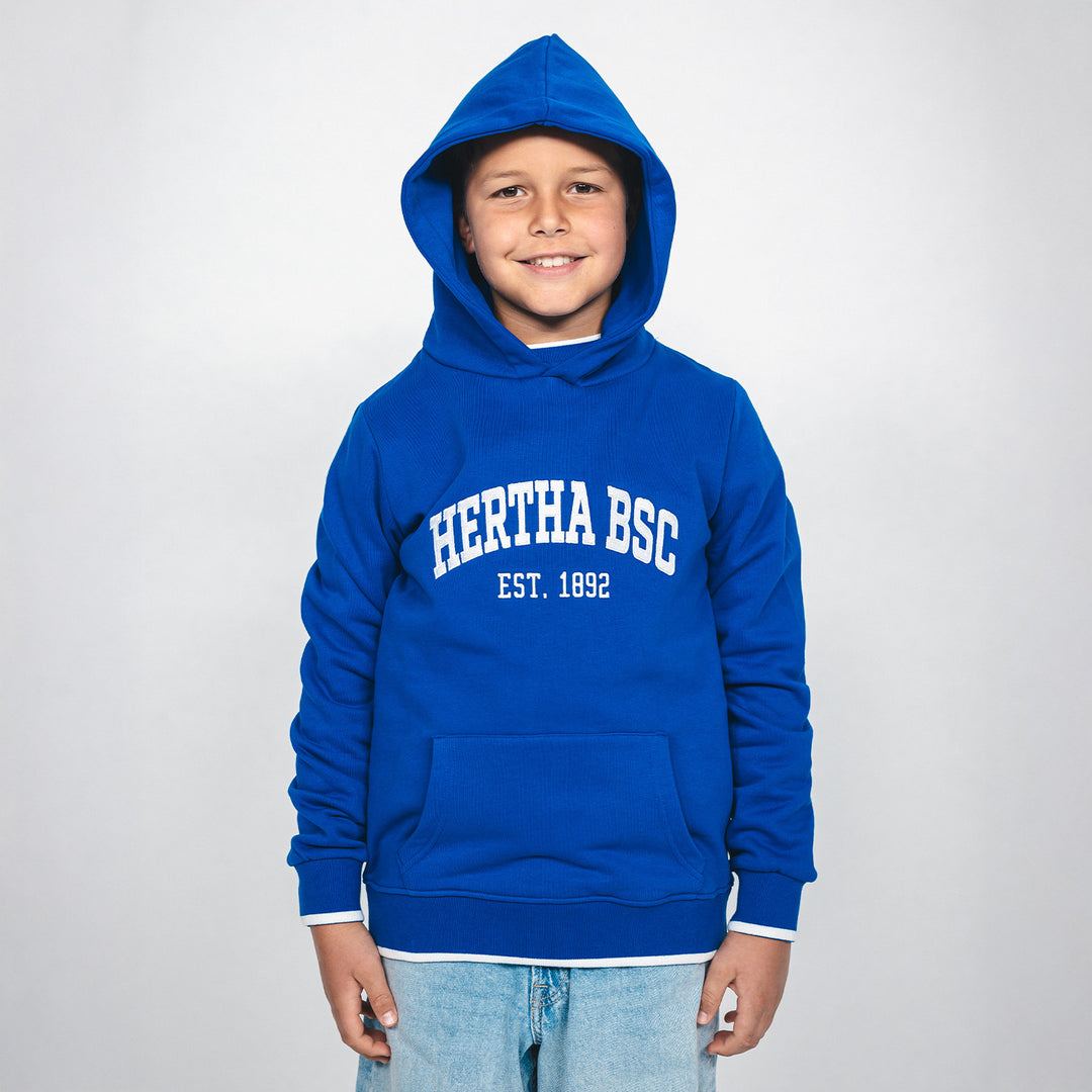 Hertha Hoodie College Blau Kids Vorderansicht mit Kapuze auf