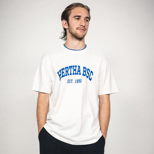 Hertha T-Shirt College Weiß an Sebastian Weiland Vorderansicht