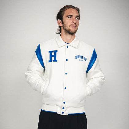 Hertha College Jacke Weiß an Sebastian Weiland