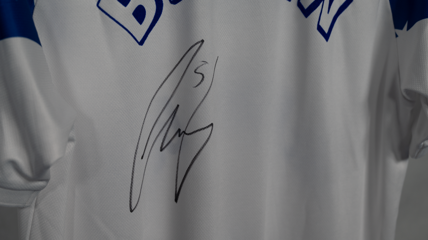 Hertha Autogramm Sternetrikot #5 Jensen Detail