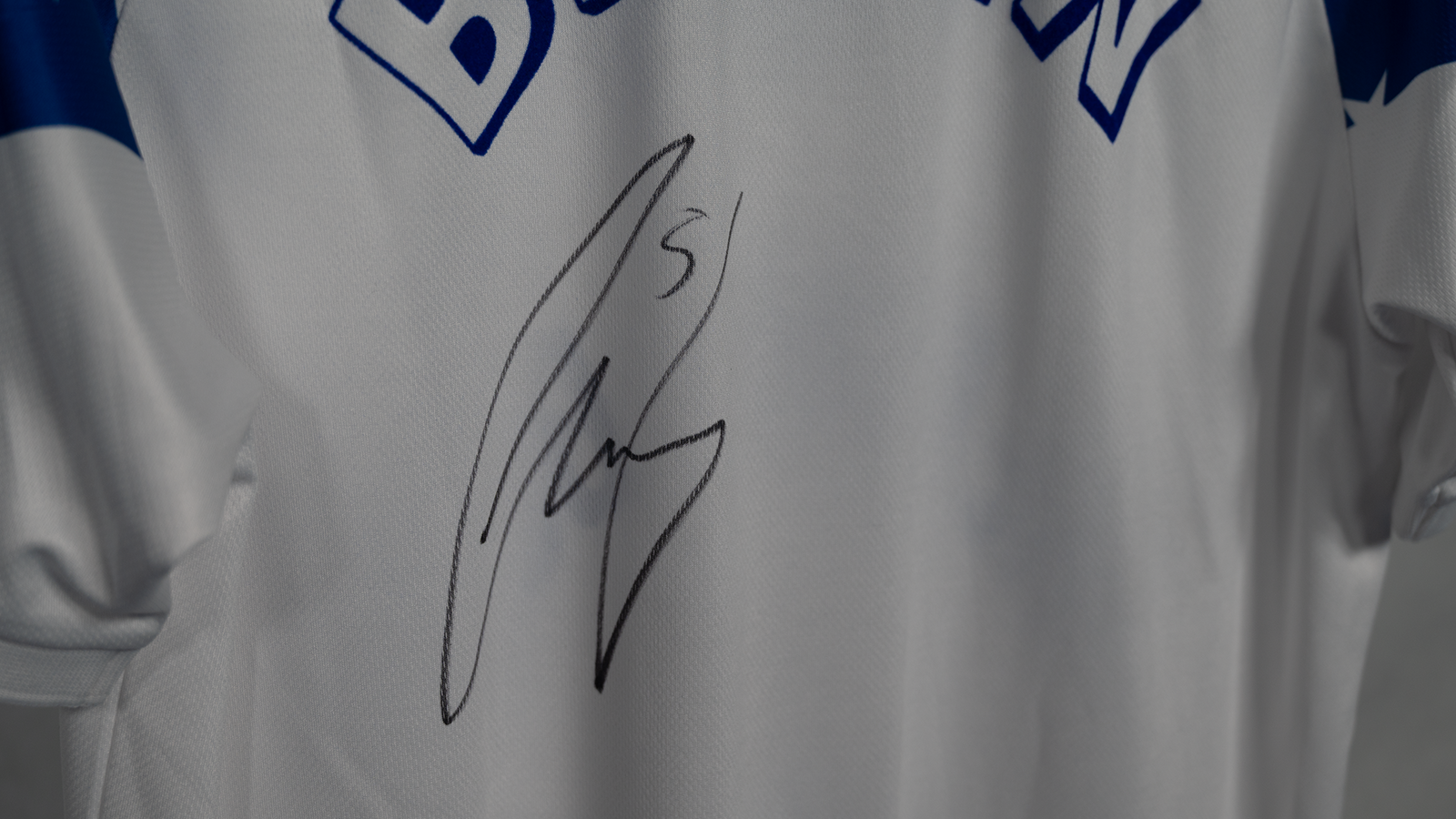 Hertha Autogramm Sternetrikot #5 Jensen Detail