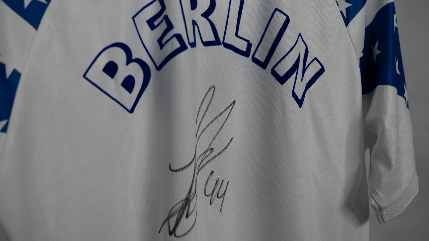 Hertha Autogramm Sternetrikot #44 Gechter Detail