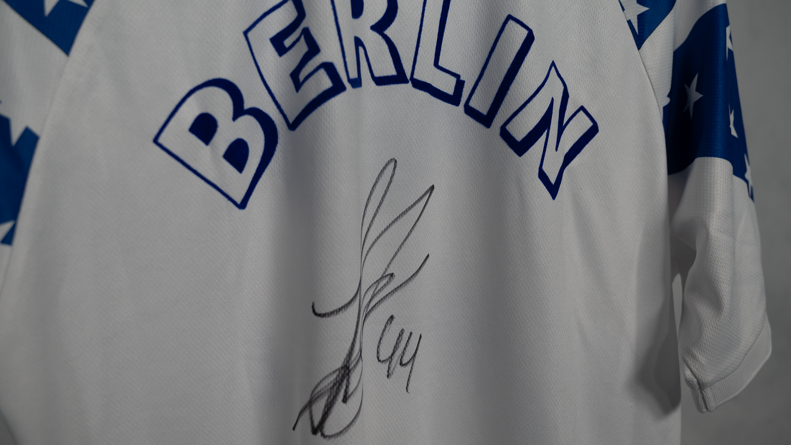 Hertha Autogramm Sternetrikot #44 Gechter Detail
