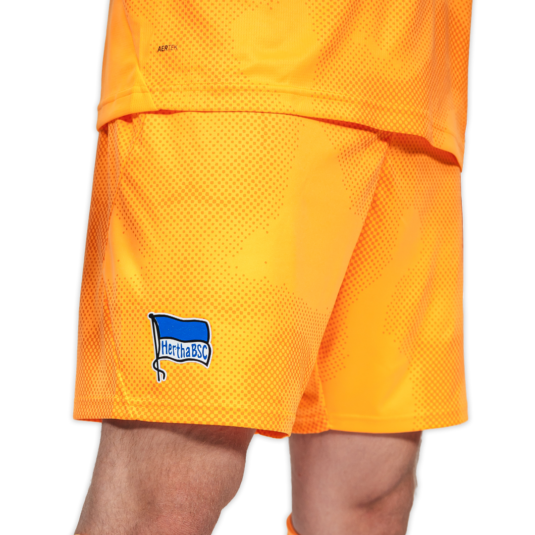 Hertha Torwartshorts 26/27 orange Schrägansicht rechts