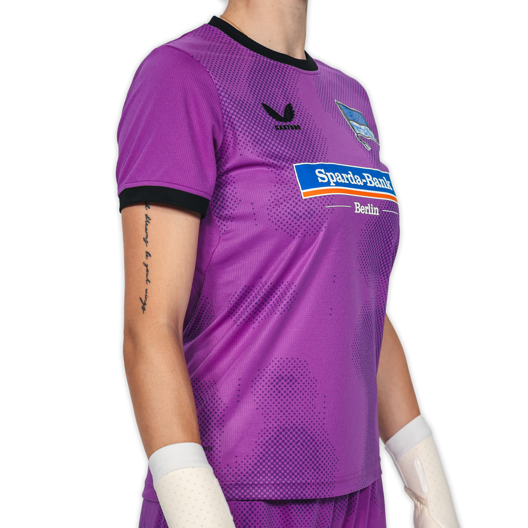 Hertha Torwarttrikot 26/27 violett Damenschnitt Schrägansicht rechts