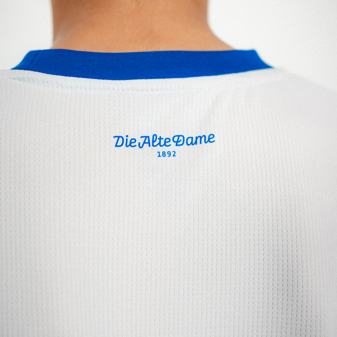 Hertha Heimtrikot Kids 26/27 Detail Schriftzug Rückseite