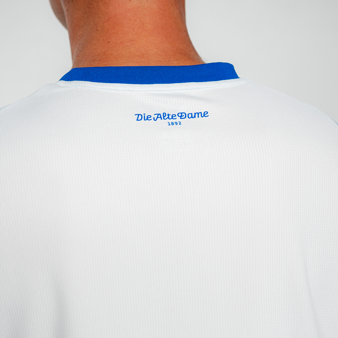 Hertha Heimtrikot 26/27 langarm Detail Schriftzug Rückseite