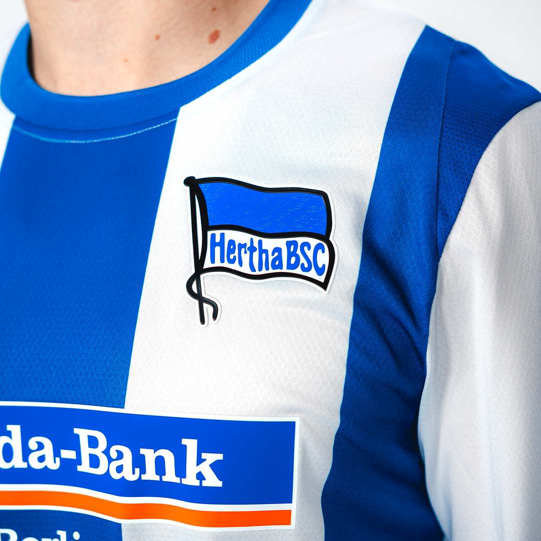Hertha Heimtrikot Pro 26/27 langarm Detail Hertha Fahne