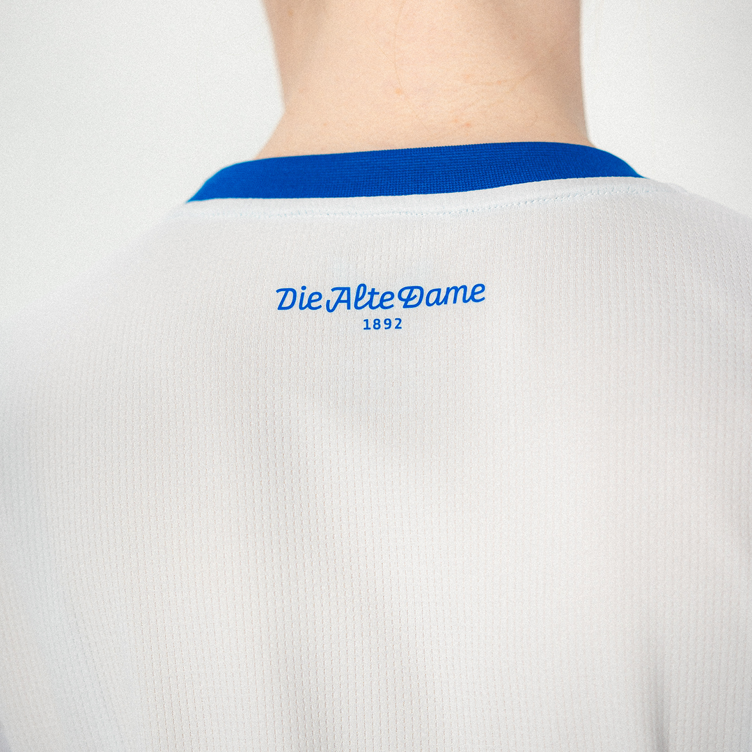 Hertha Heimtrikot 26/27 Damenschnitt Detail Schriftzug Rückseite