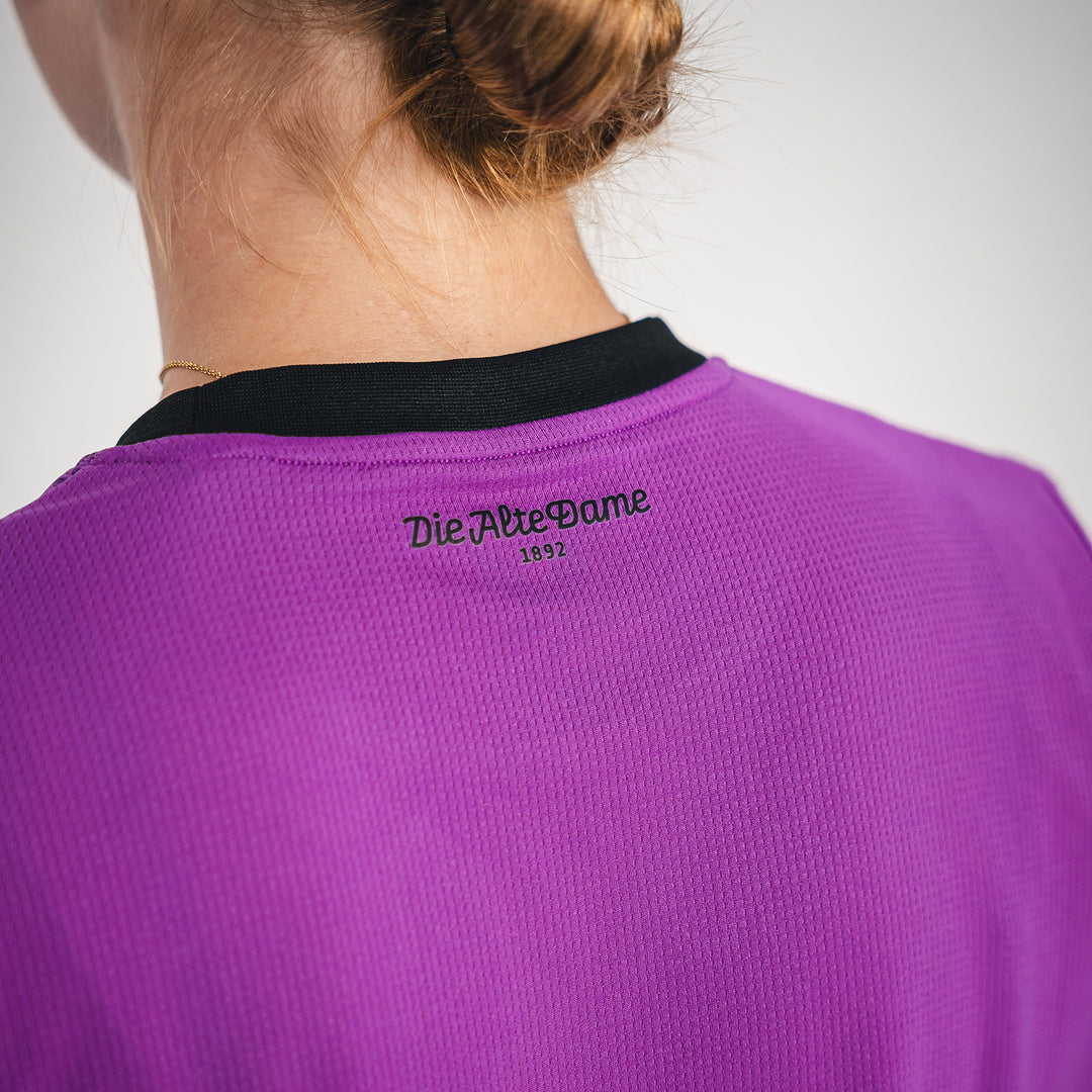 Hertha Torwarttrikot 26/27 violett Damenschnitt Detail Rückansicht