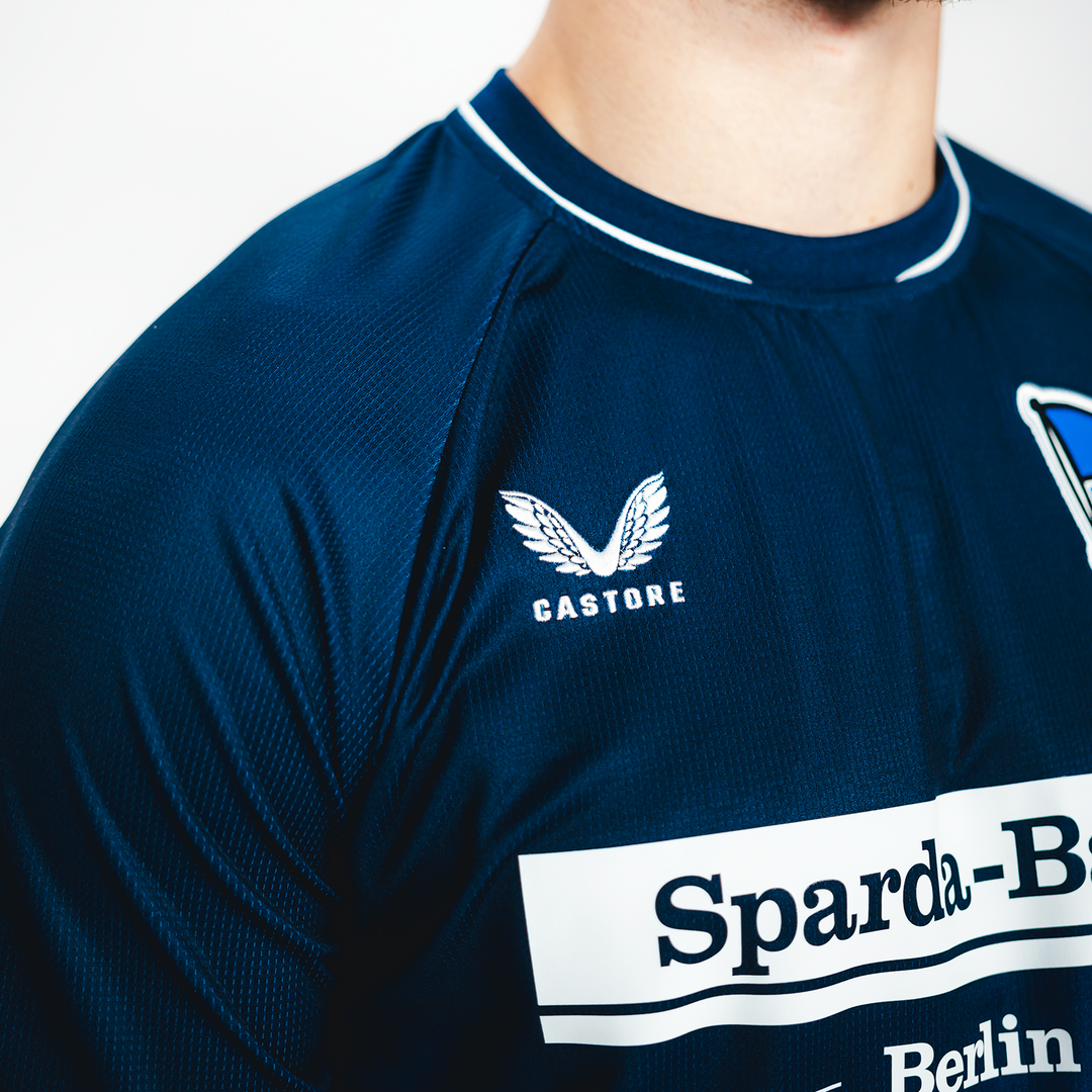 Hertha Auswärtstrikot 26/27 Detail Castore Logo