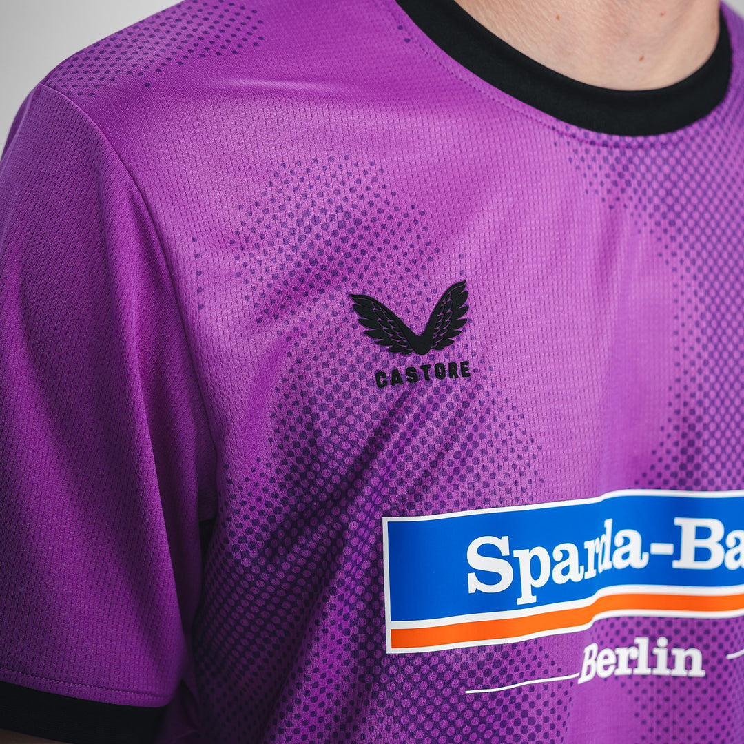 Hertha Torwarttrikot 26/27 violett kurzarm Detail Castore Logo
