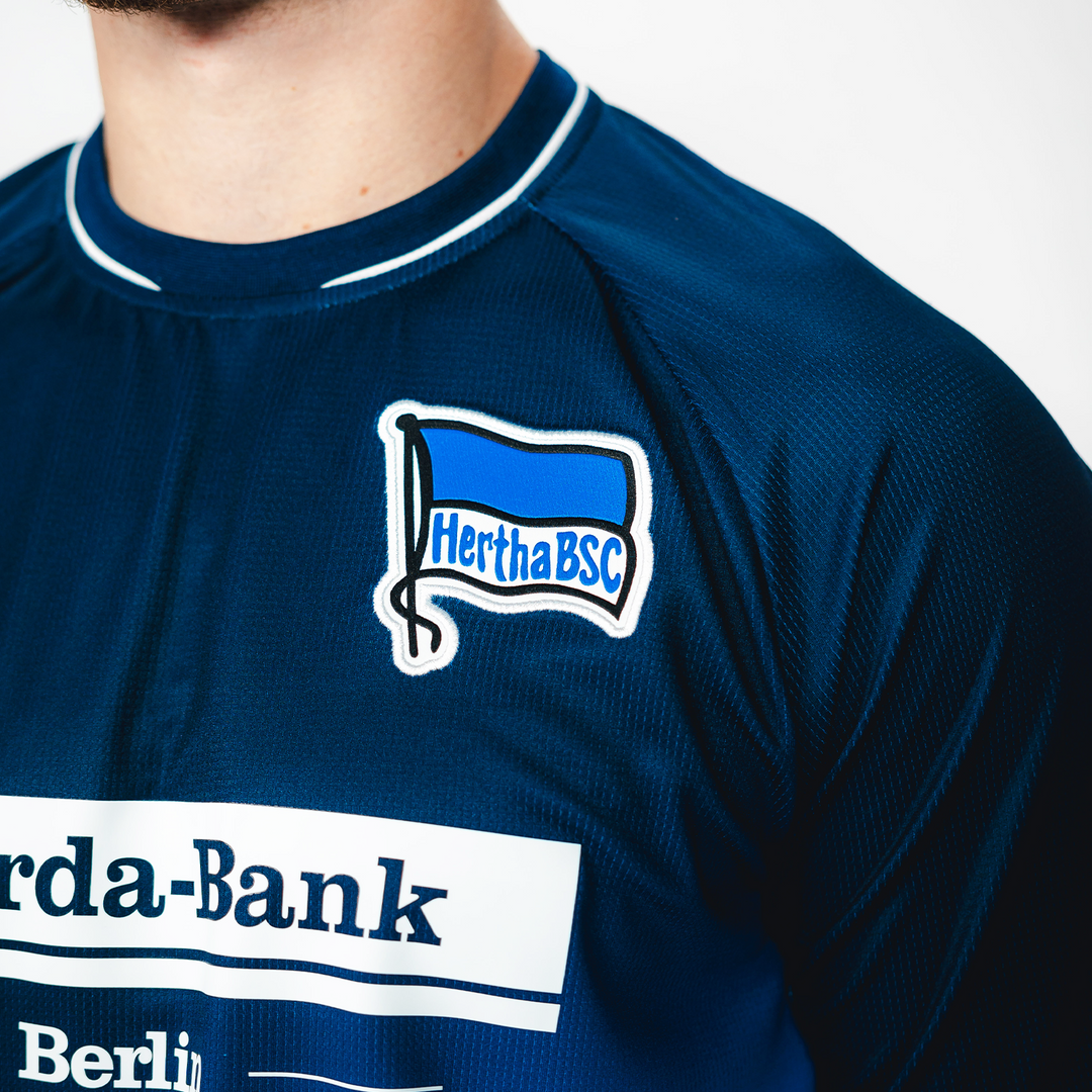 Hertha Auswärtstrikot 26/27 Detail Hertha Logo