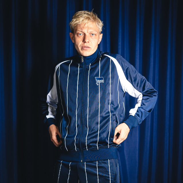 Hertha Jacke Nadelstreifen Navy mit Leo Kunz