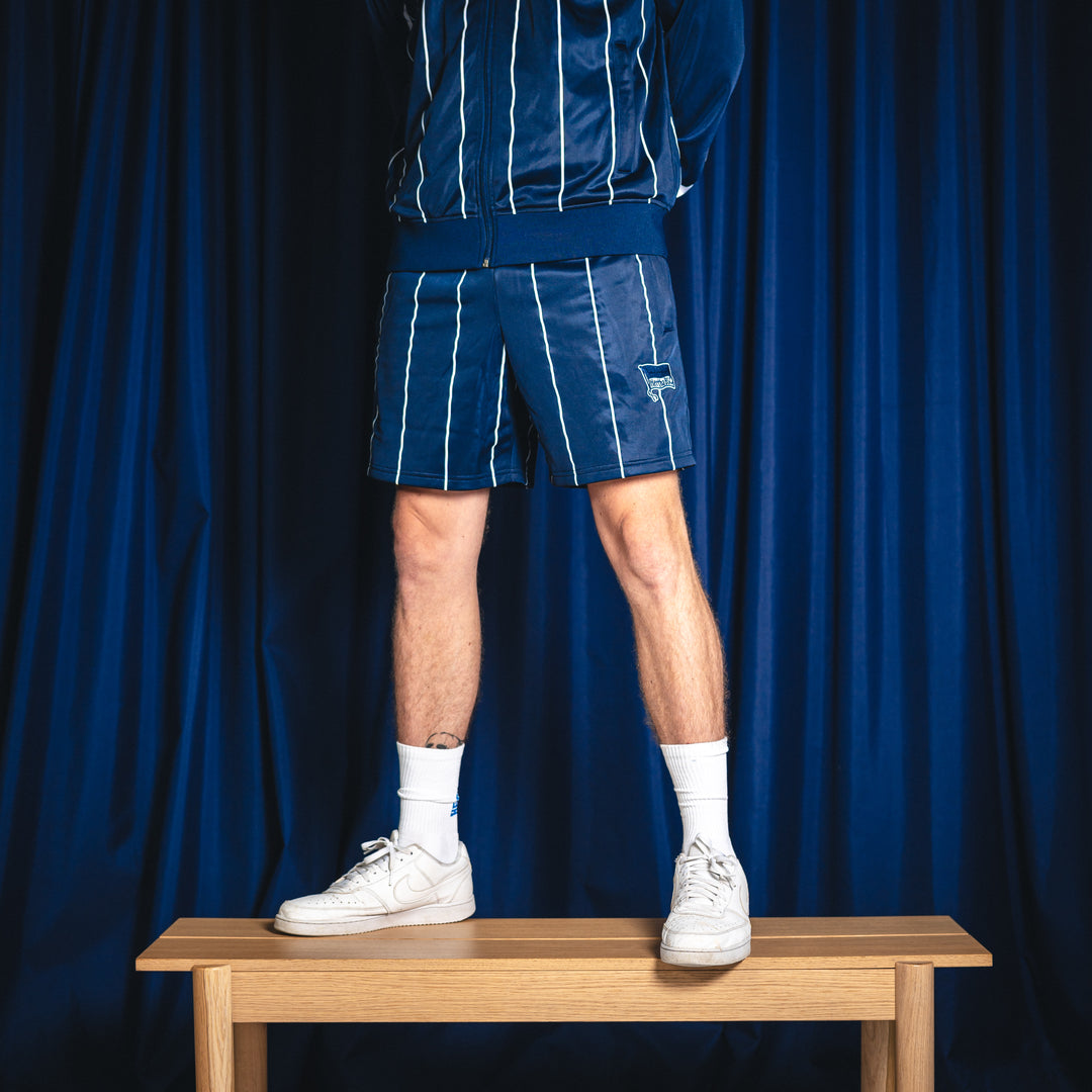 Hertha Shorts Nadelstreifen Navy an Leo Kunz