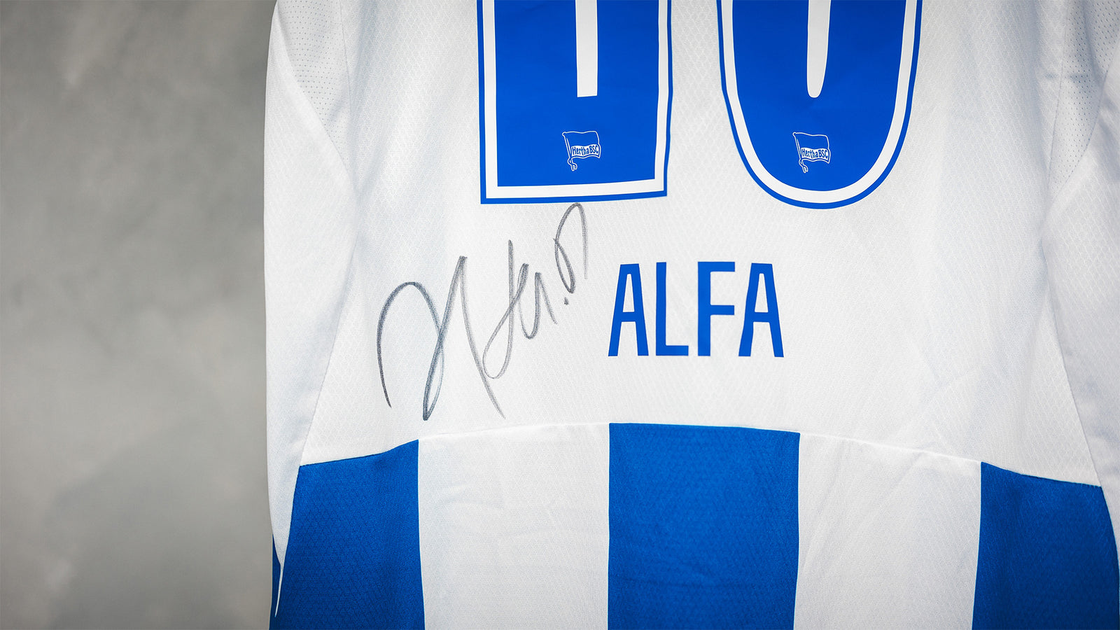 Hertha Match vorbereitetes Trikot Alfa DFB Pokal #FCSBSC Rückansicht Unterschrift
