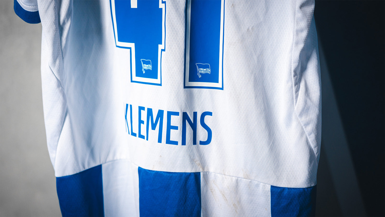 Hertha Matchworn Heimtrikot Pascal Klemens 41 #BTSVBSC Detail Benutzung