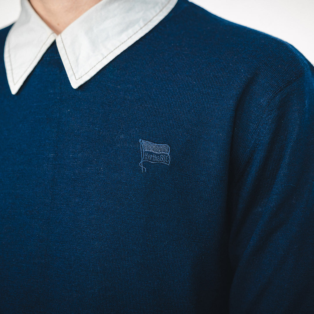 Hertha Pullover Merino Detail Hertha Fahne