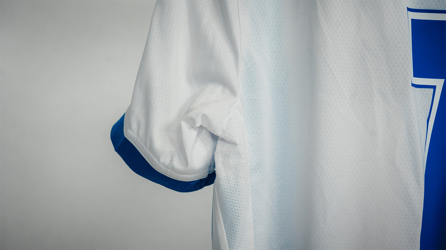 Hertha Matchworn Heimtrikot Brekalo 7 #BSCFCM Detail Ärmel Spielbenutzung