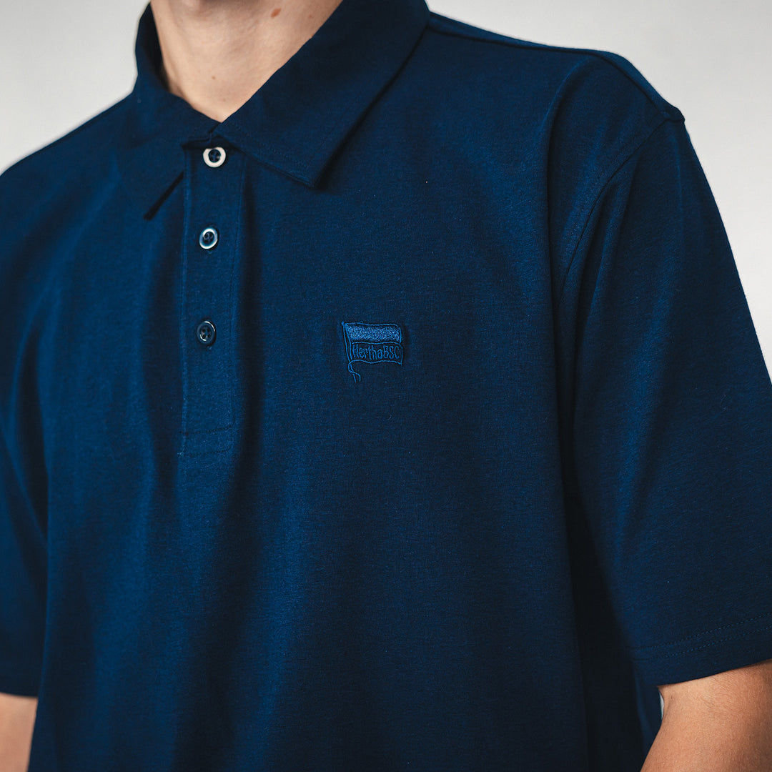 Hertha Poloshirt Business Detail Hertha Fahne 