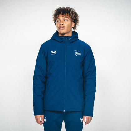 Hertha BSC Winterjacke an Oluwaseun Adewumi