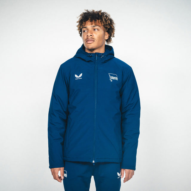 Hertha BSC Winterjacke an Oluwaseun Adewumi