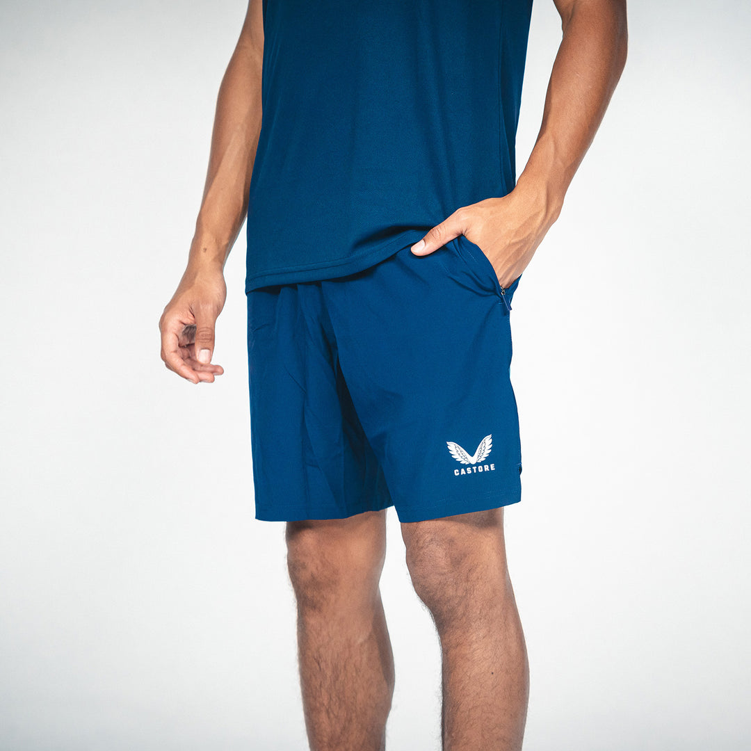 Hertha Trainingsshorts Castore mit Taschen navy Hand in Tasche