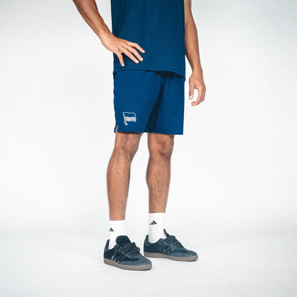Hertha Trainingsshorts Castore mit Taschen navy Schrägansicht
