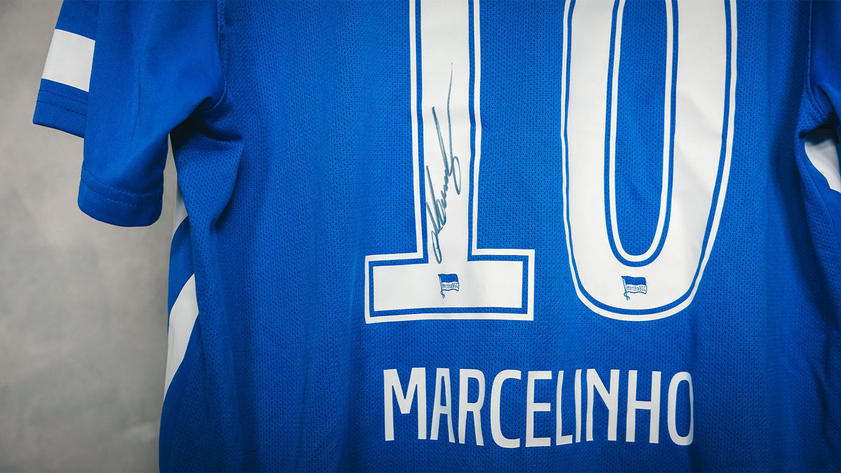 Hertha Berliner Weg Trikot Marcelinho #10 Detail Unterschrift Rückseite