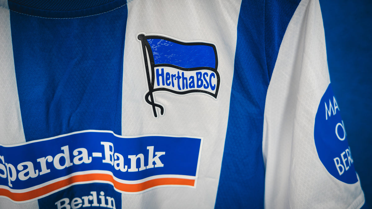 Hertha Matchworn Heimtrikot Gechter 44 #SGDBSC Detail Fahne