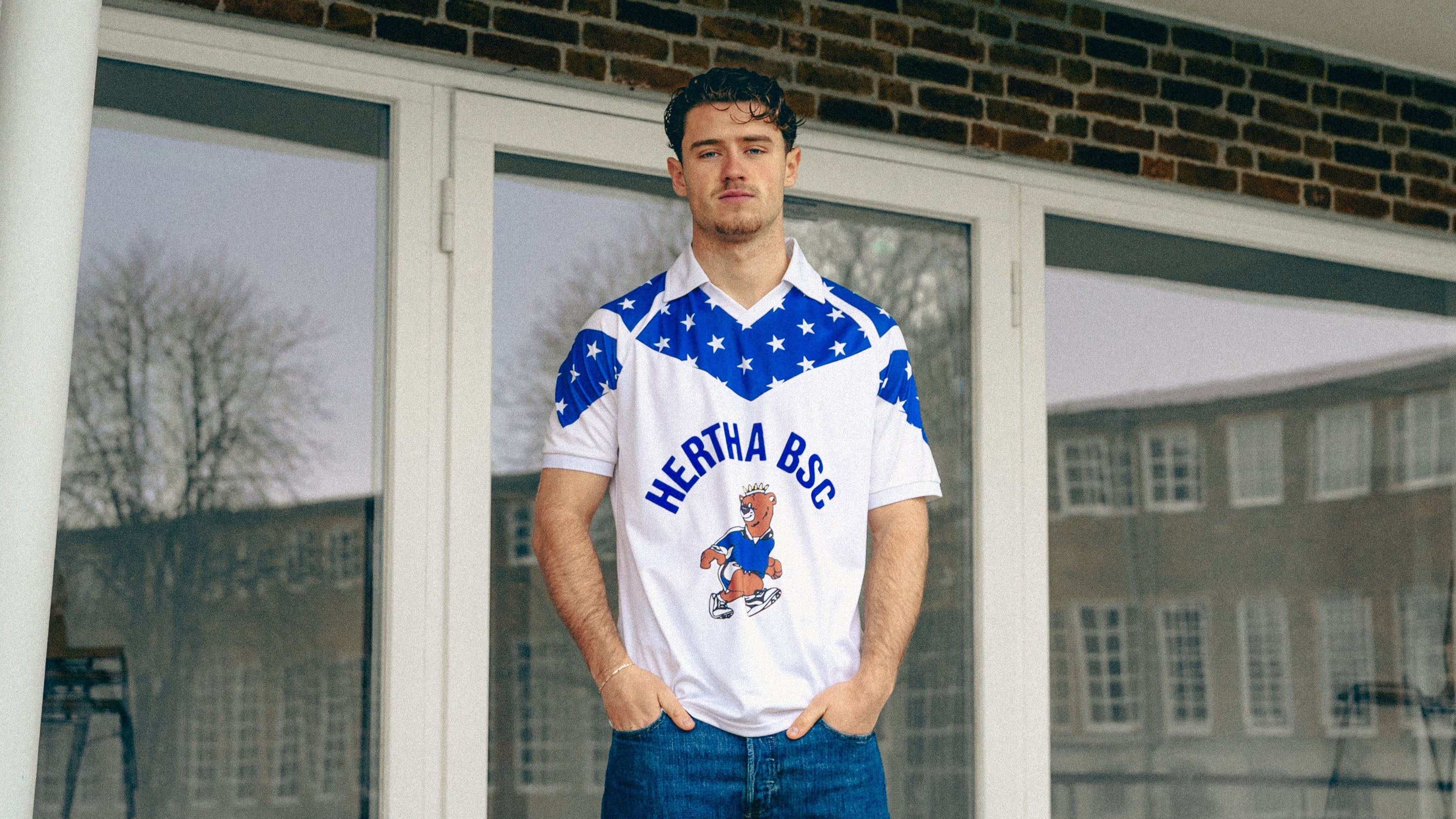 Hertha Autogramm Sternetrikot #44 Gechter Shooting