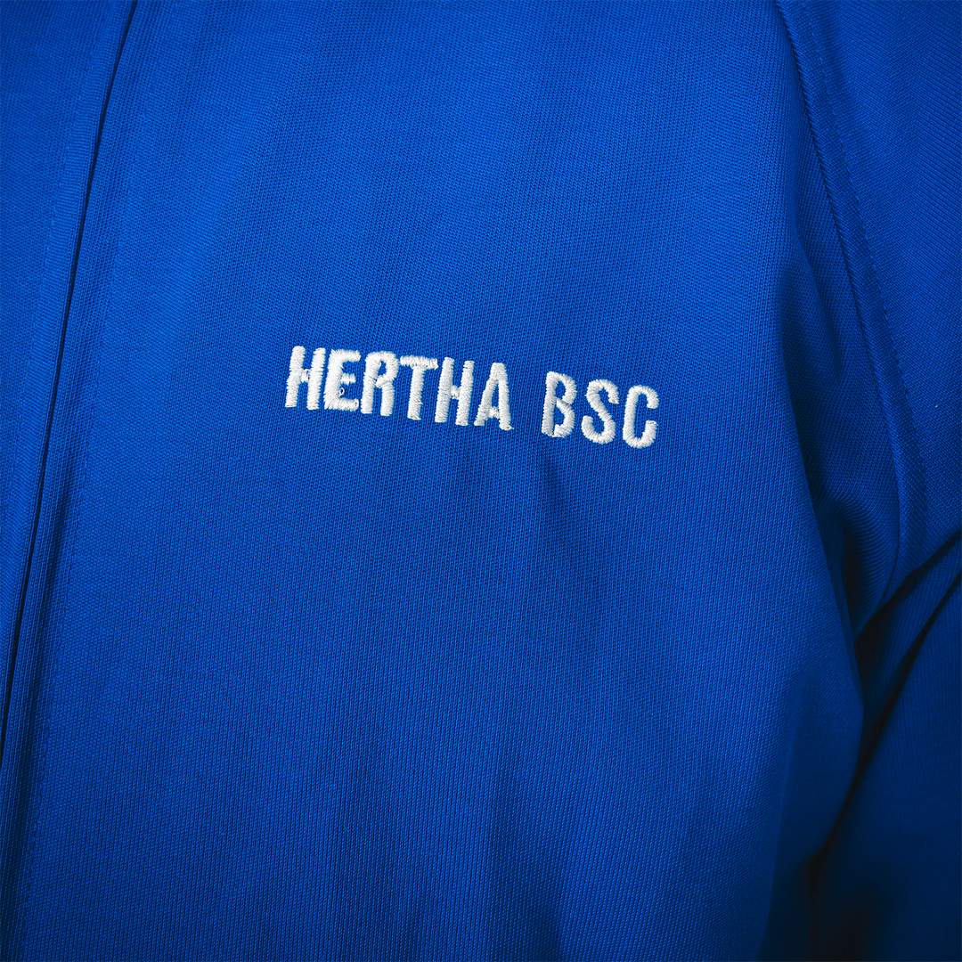 Hertha Jacke Sterne Detail Brustbereich