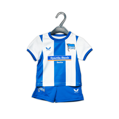 Hertha Heimtrikot Set 26/27 Baby Vorderansicht