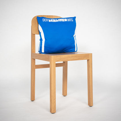 Hertha Kissen Upcycling Hertha BSC x MOOT an Stuhl