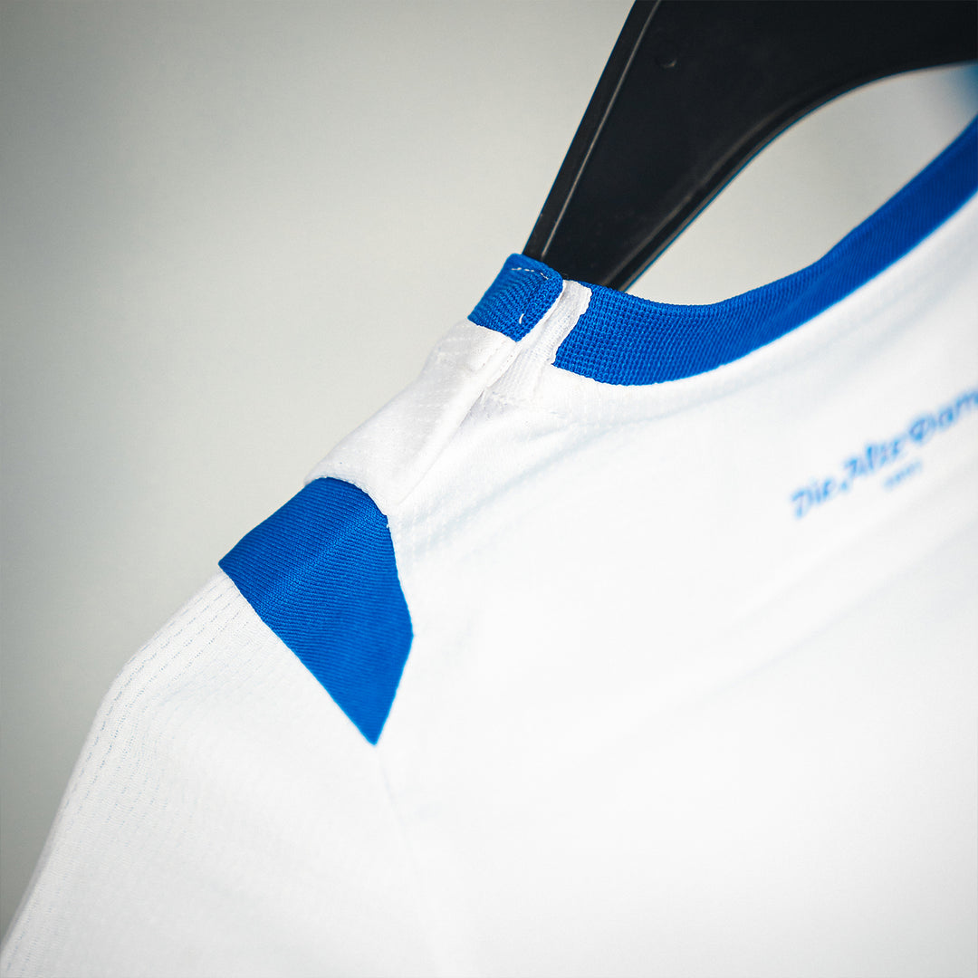 Hertha Heimtrikot Set 26/27 Baby Detail Knopf zu