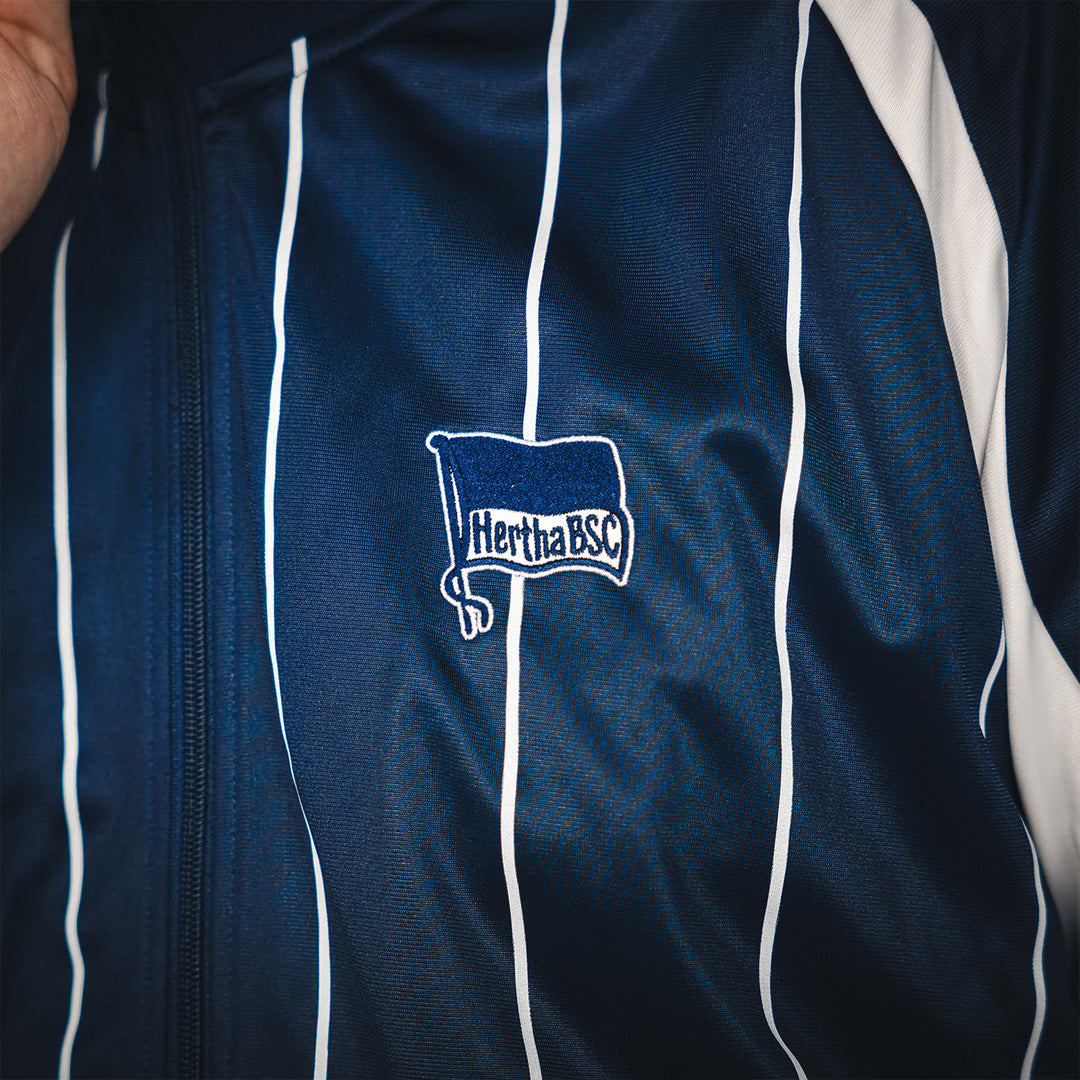Hertha Jacke Nadelstreifen Navy Fahne gestickt