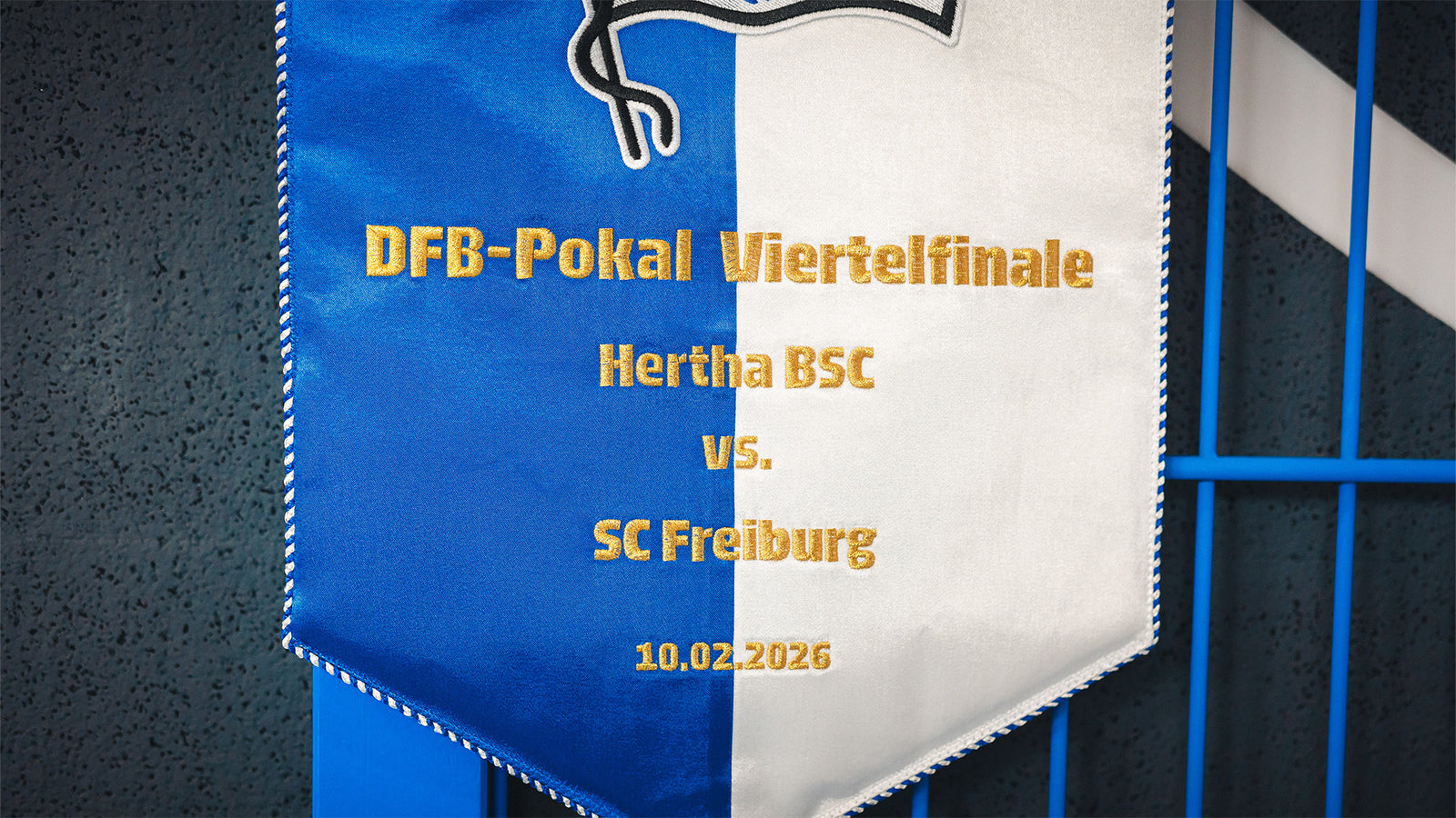 Hertha DFB-Pokal Viertelfinale Übergabewimpel #BSCSCF nah