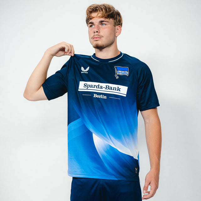 Hertha BSC Auswärtstrikot Pro 26/27 Styleansicht Niklas Hildebrandt