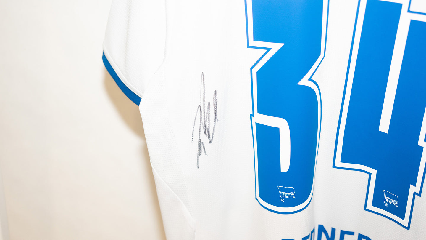 Hertha getragenes langarm Heimtrikot Janne Berner #34 Rückenansicht Detail