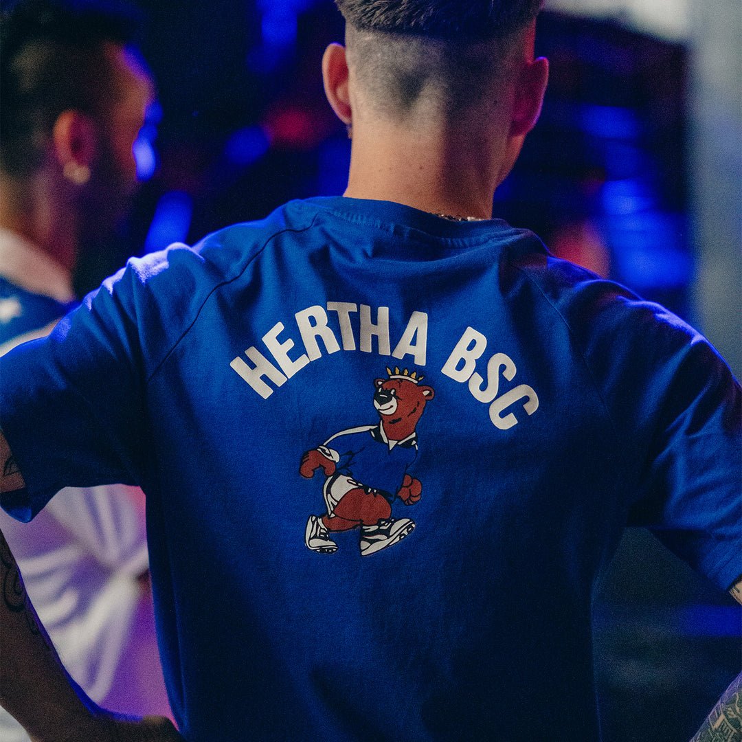 T-Shirt Sterne Blau Kids Detail hinten in Szene