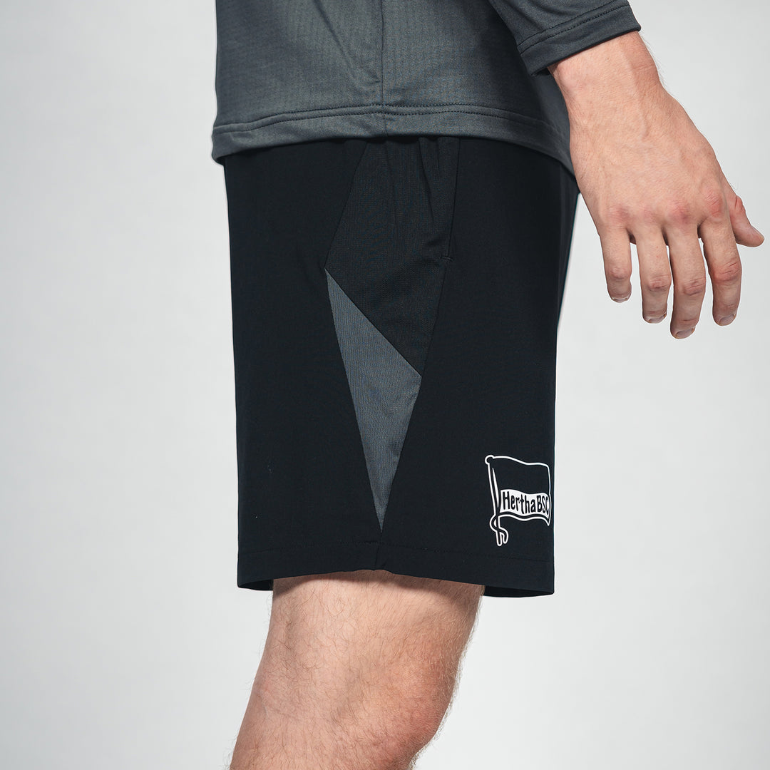 Hertha Trainingsshorts Profi 26/27 mit Taschen Seitenansicht