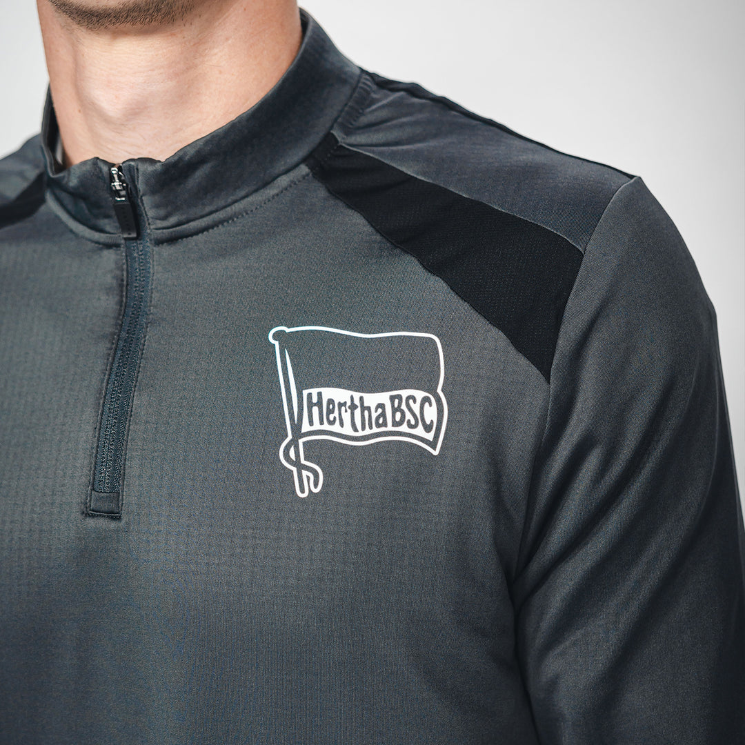 Hertha Trainingstop Profi Zip 26/27 Trainerversion Detail Fahne