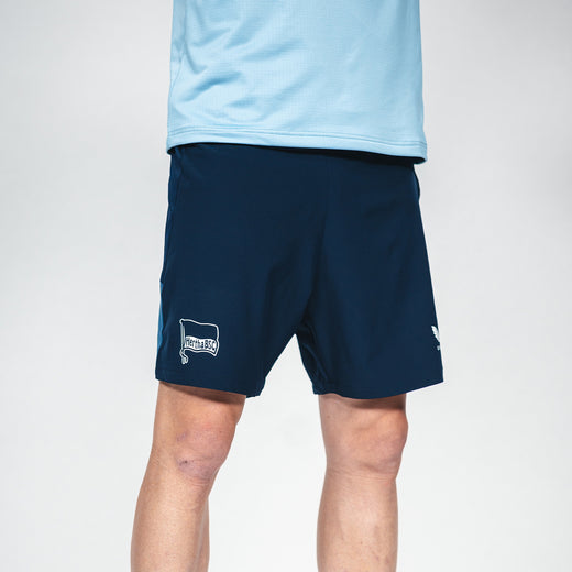 Hertha Trainingsshorts Profi 26/27 ohne Taschen Seitenansicht Fahne